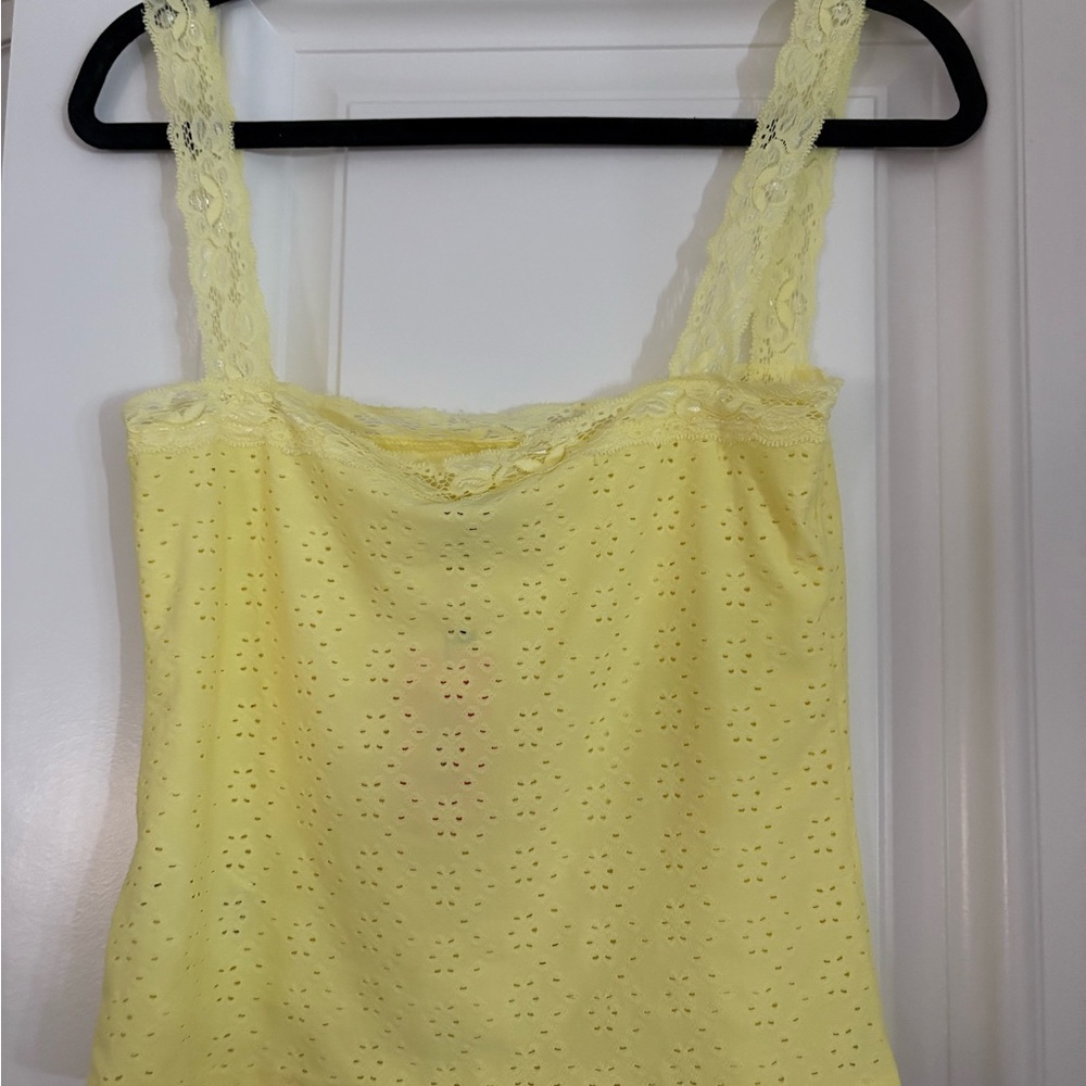 Edikted Yellow Eyelet Lace Crop Top - Picture 3 of 3